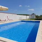 Dom wakacyjny Donji Lepuri